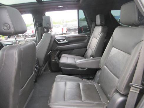 Used 2022 Chevrolet Tahoe Z71 w/ Z71 Off-Road Package AWD/4WD image 23