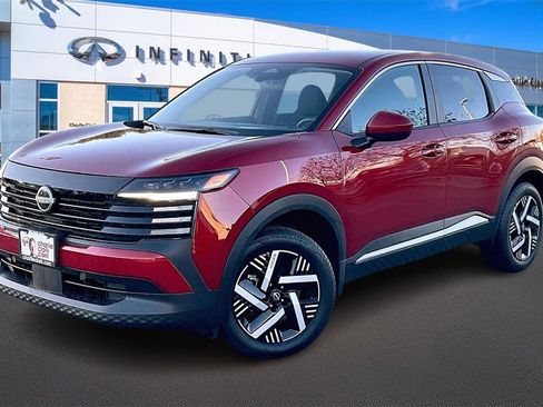 Used 2025 Nissan Kicks SV image 1