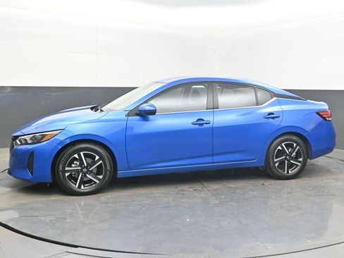 Used 2025 Nissan Sentra SV FWD image 5