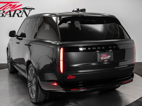 Used 2024 Land Rover Range Rover SE image 12