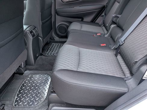 Used 2019 Nissan Rogue SV FWD image 19