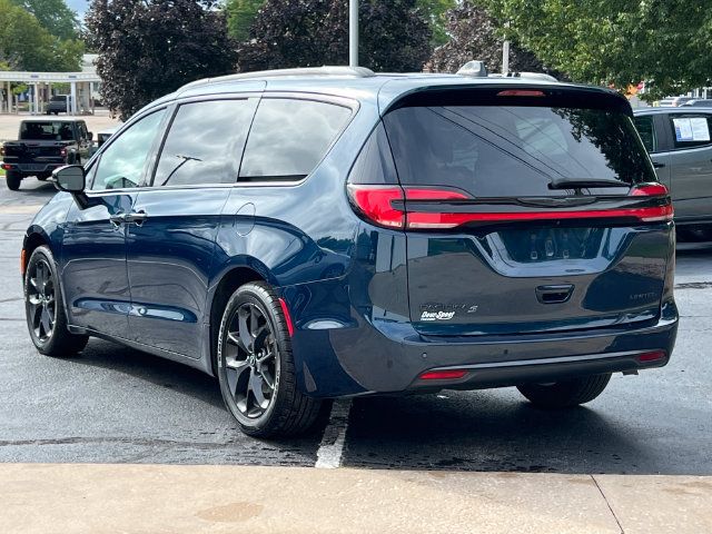 Used 2025 Chrysler Pacifica Limited FWD image 12