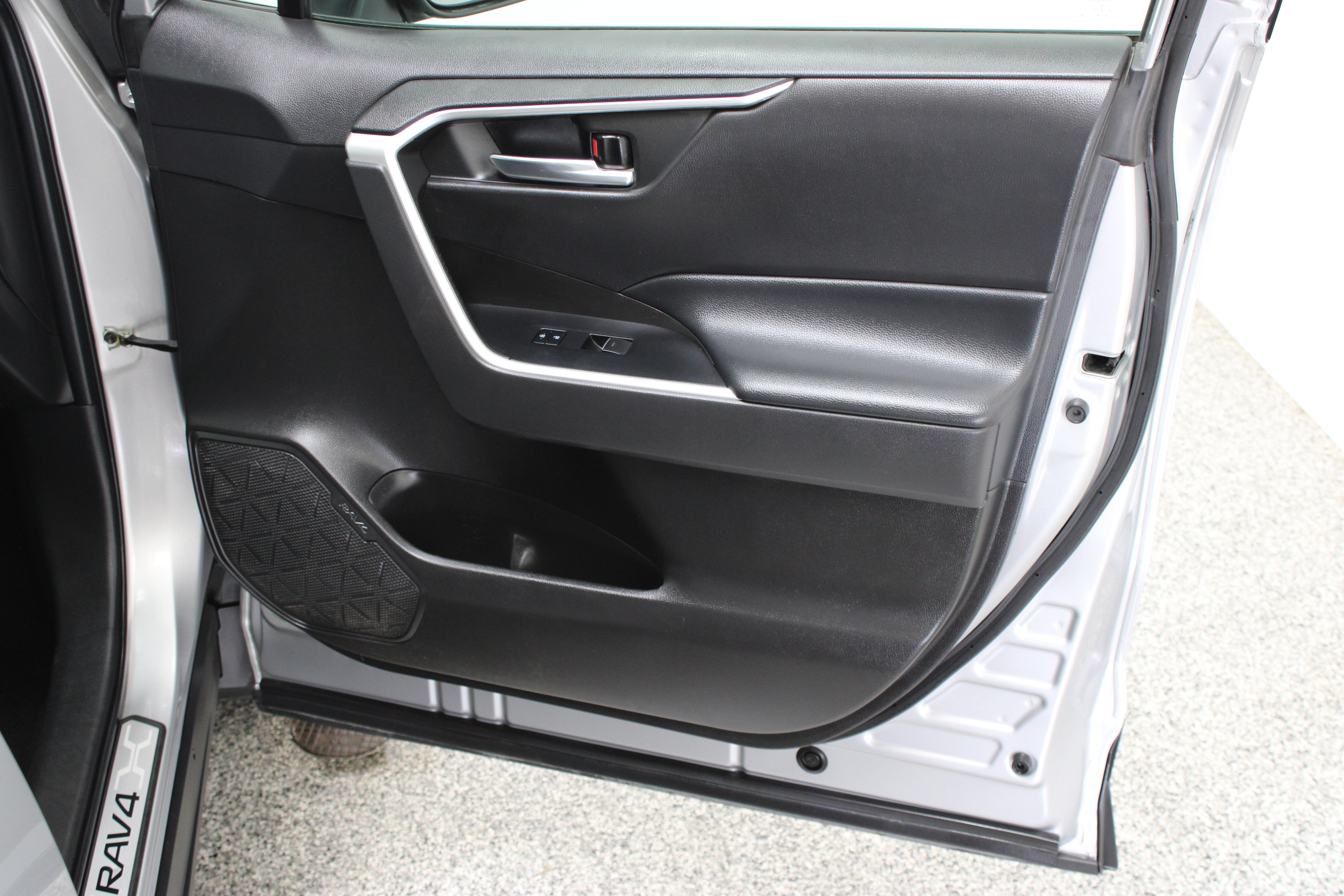 Certified 2022 Toyota RAV4 XLE AWD/4WD image 33