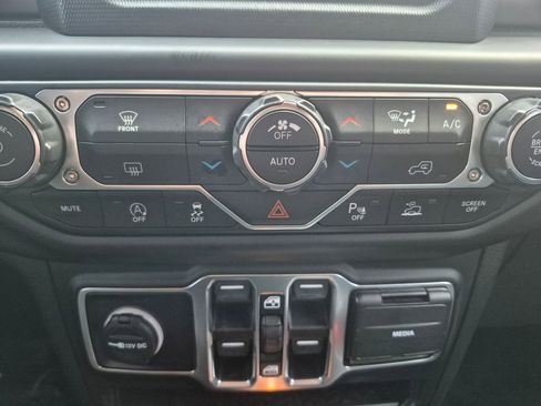 Used 2020 Jeep Gladiator Sport w/ Quick Order Package 24S image 15