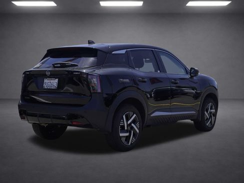 Used 2025 Nissan Kicks SV FWD image 4