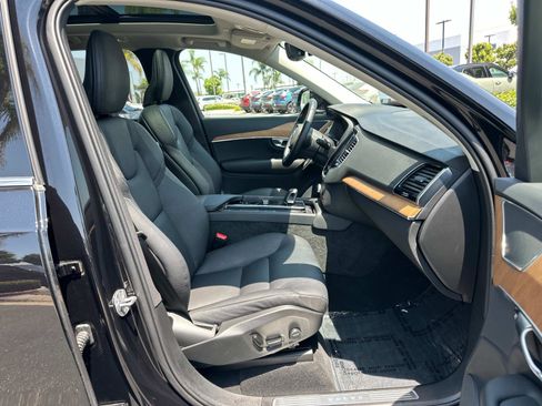 Certified 2025 Volvo XC90 B6 Plus image 26