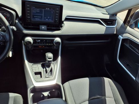 Used 2019 Toyota RAV4 LE AWD/4WD image 5
