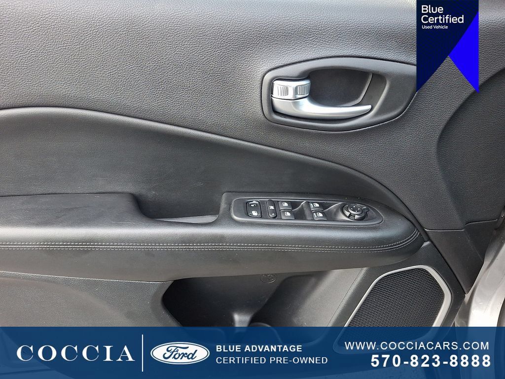 Used 2019 Jeep Compass Latitude AWD/4WD image 12