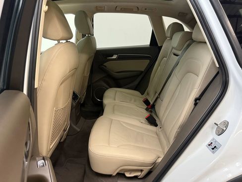 Used 2017 Audi Q5 2.0T Premium Plus w/ Technology Package image 18