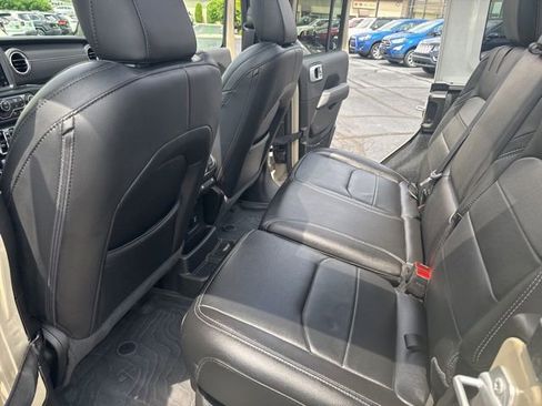 Used 2022 Jeep Wrangler Unlimited Sahara w/ Cold Weather Group image 27