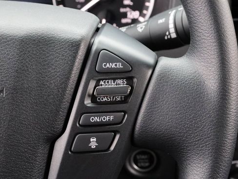 Used 2025 Nissan Frontier SV image 19