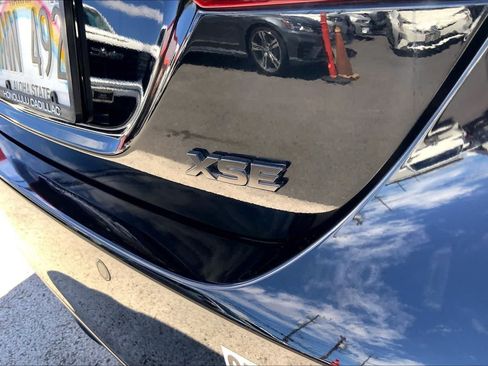 Used 2022 Toyota Camry XSE FWD image 7