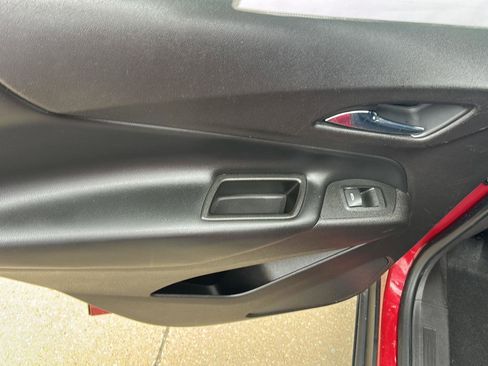 Used 2018 Chevrolet Equinox LT image 24