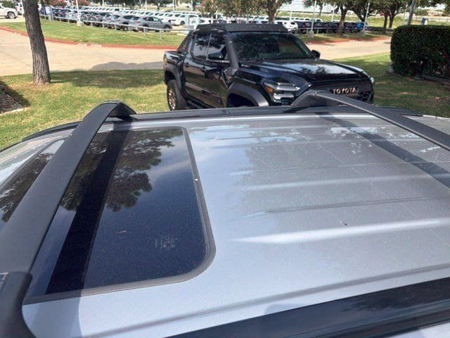 Used 2021 Toyota RAV4 XLE w/ Convenience Package FWD image 5