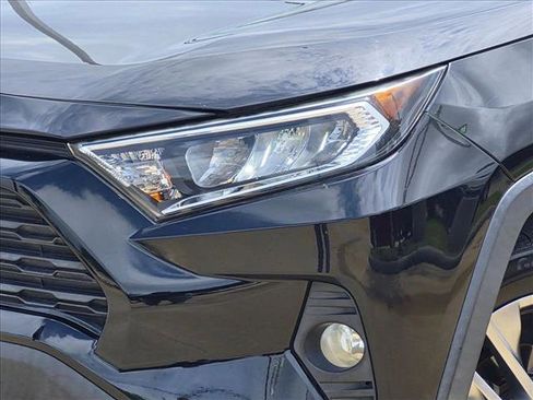 Used 2019 Toyota RAV4 XLE Premium FWD image 9