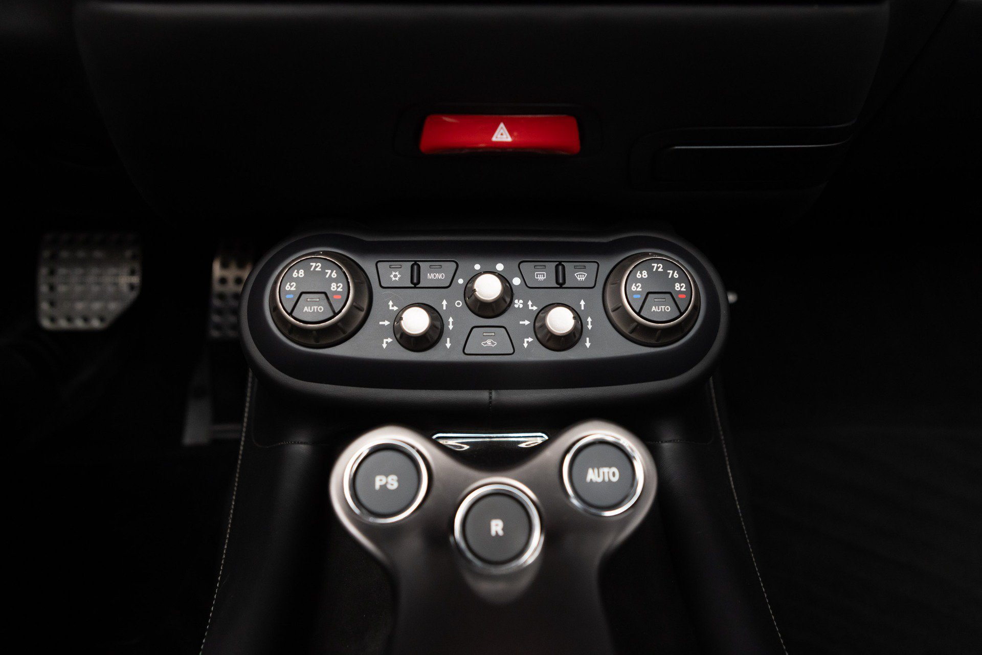 Used 2010 Ferrari California RWD image 83