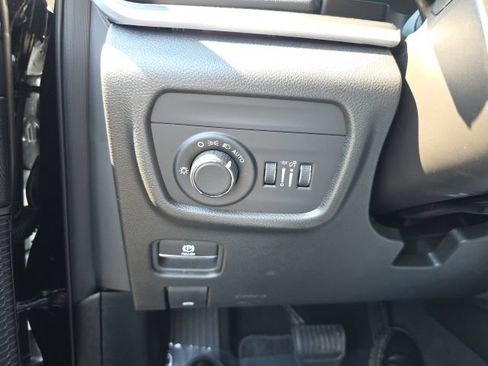 Used 2025 Jeep Grand Cherokee Altitude AWD/4WD image 15