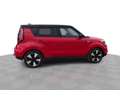 Used 2018 Kia Soul + image 9