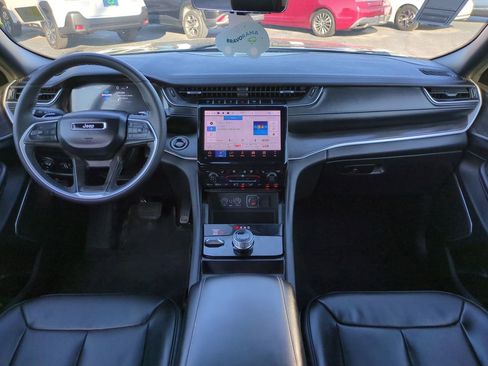 Used 2025 Jeep Grand Cherokee Limited w/ Luxury Tech Group II image 13