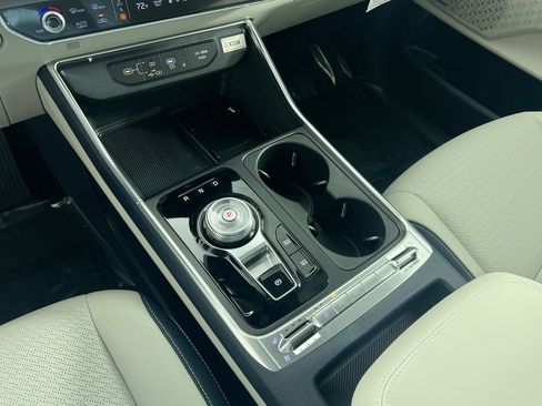 Certified 2025 Kia Carnival SX Prestige FWD image 22