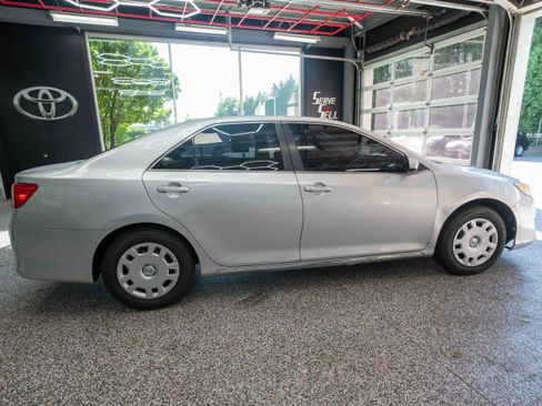 Used 2012 Toyota Camry LE FWD image 4