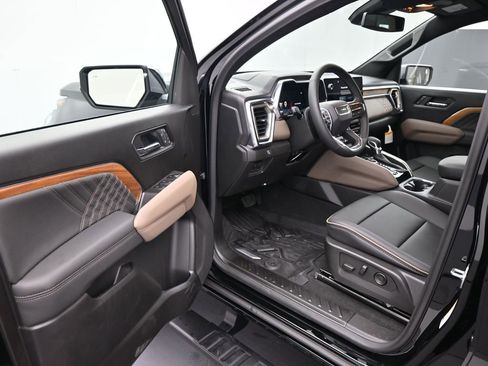 New 2026 GMC Canyon Denali w/ LPO, Denali Black Edition image 11