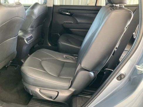 Used 2022 Toyota Highlander XLE image 20