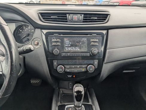 Used 2017 Nissan Rogue SV w/ Midnight Edition image 20