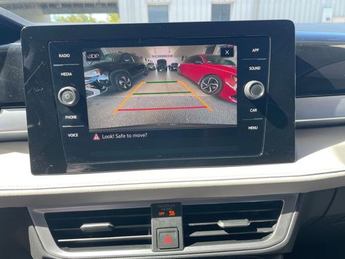 Used 2025 Volkswagen Taos SE image 17