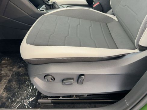 New 2026 Volkswagen Taos SE image 14