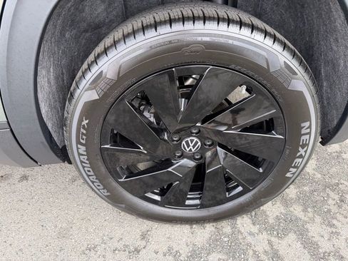 New 2026 Volkswagen Atlas Cross Sport SE image 15