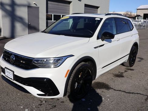 Used 2023 Volkswagen Tiguan SE R-Line image 4