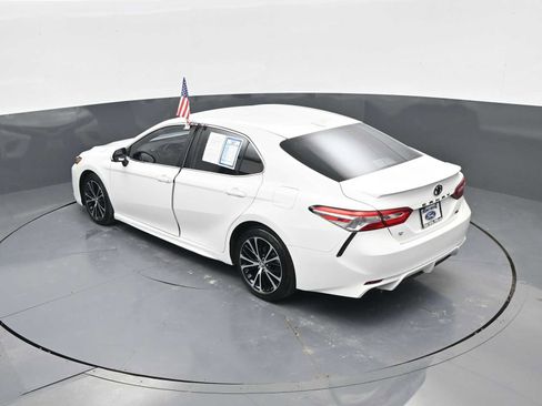 Used 2020 Toyota Camry SE FWD image 29