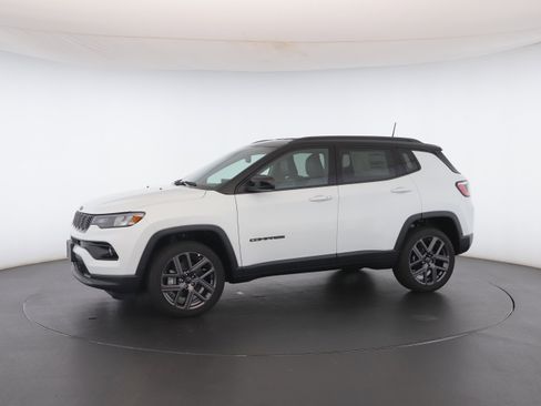New 2026 Jeep Compass Limited image 40