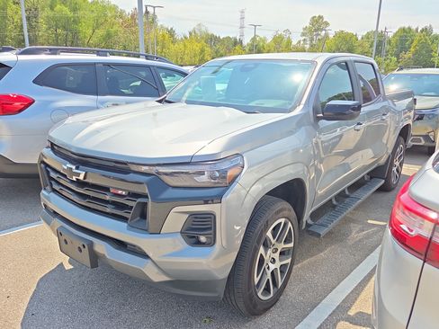 Used 2023 Chevrolet Colorado Z71 w/ Z71 Convenience Package 2 AWD/4WD image 4