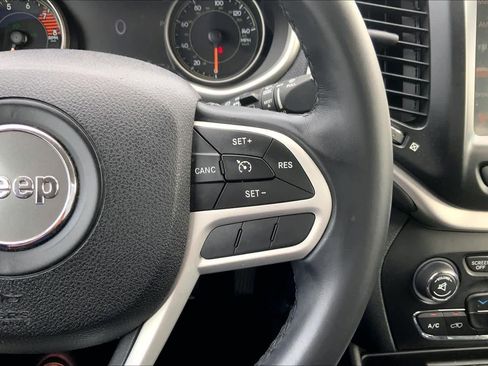 Used 2017 Jeep Cherokee Trailhawk image 23