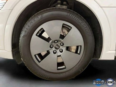 Used 2024 Audi Q8 e-tron Premium image 92