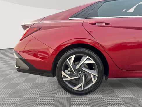 Used 2025 Hyundai Elantra SEL FWD image 30