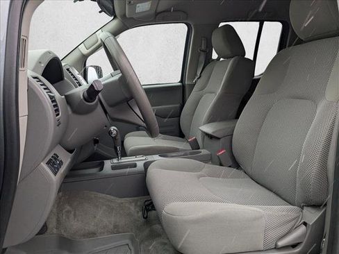 Used 2018 Nissan Frontier SV image 17