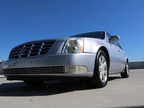 Used 2006 Cadillac DTS Performance image 31