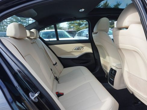 Used 2022 BMW 330i xDrive 330i xDrive w/ Driving Assistance Package image 40