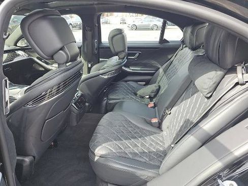 Used 2022 Mercedes-Benz S 580 4MATIC Sedan w/ Rear Seat Package image 4