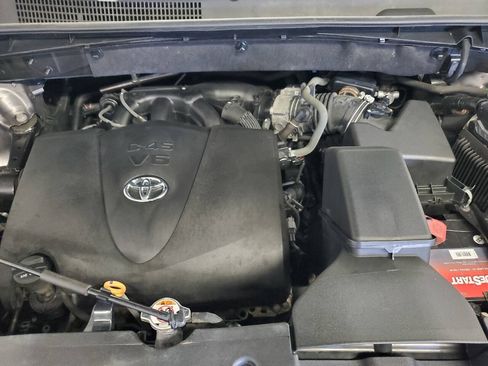 Used 2018 Toyota Highlander XLE AWD/4WD image 4
