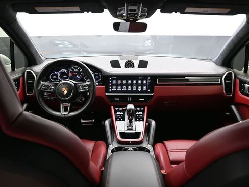 Certified 2022 Porsche Cayenne Turbo image 20