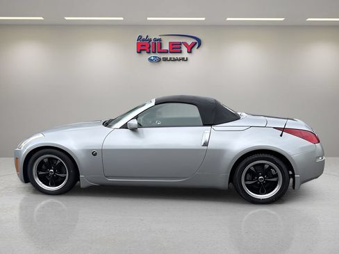 Used 2005 Nissan 350Z Enthusiast RWD image 3