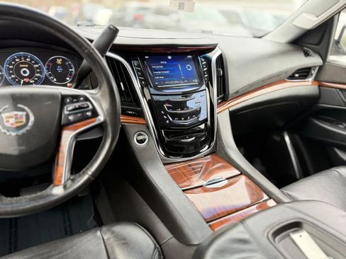 Used 2015 Cadillac Escalade ESV Luxury image 21