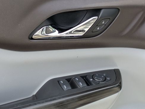 Used 2017 GMC Acadia SLT image 11