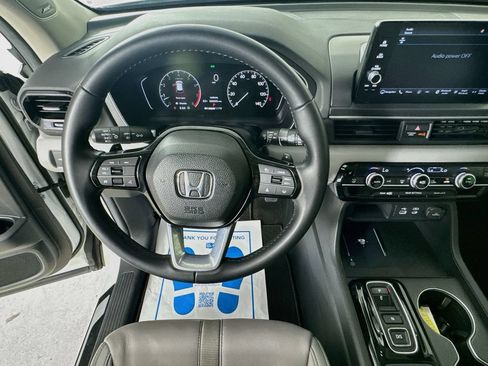 Used 2024 Honda Pilot Touring image 14