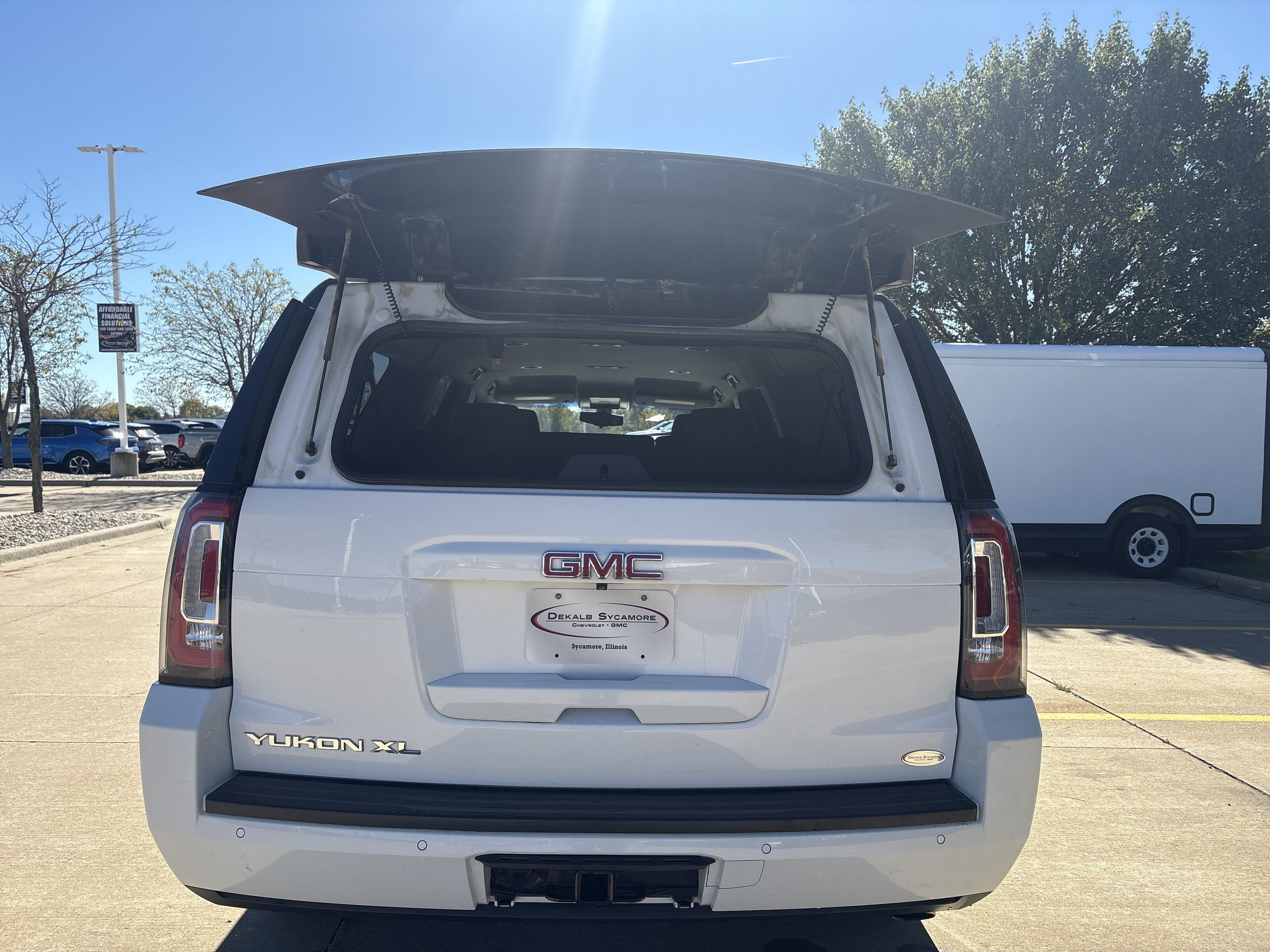 Used 2017 GMC Yukon XL SLE AWD/4WD image 8