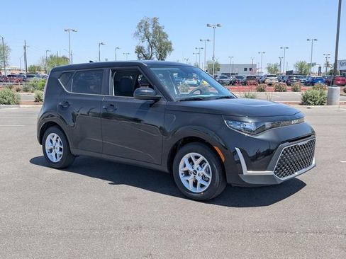 Certified 2025 Kia Soul S FWD image 7